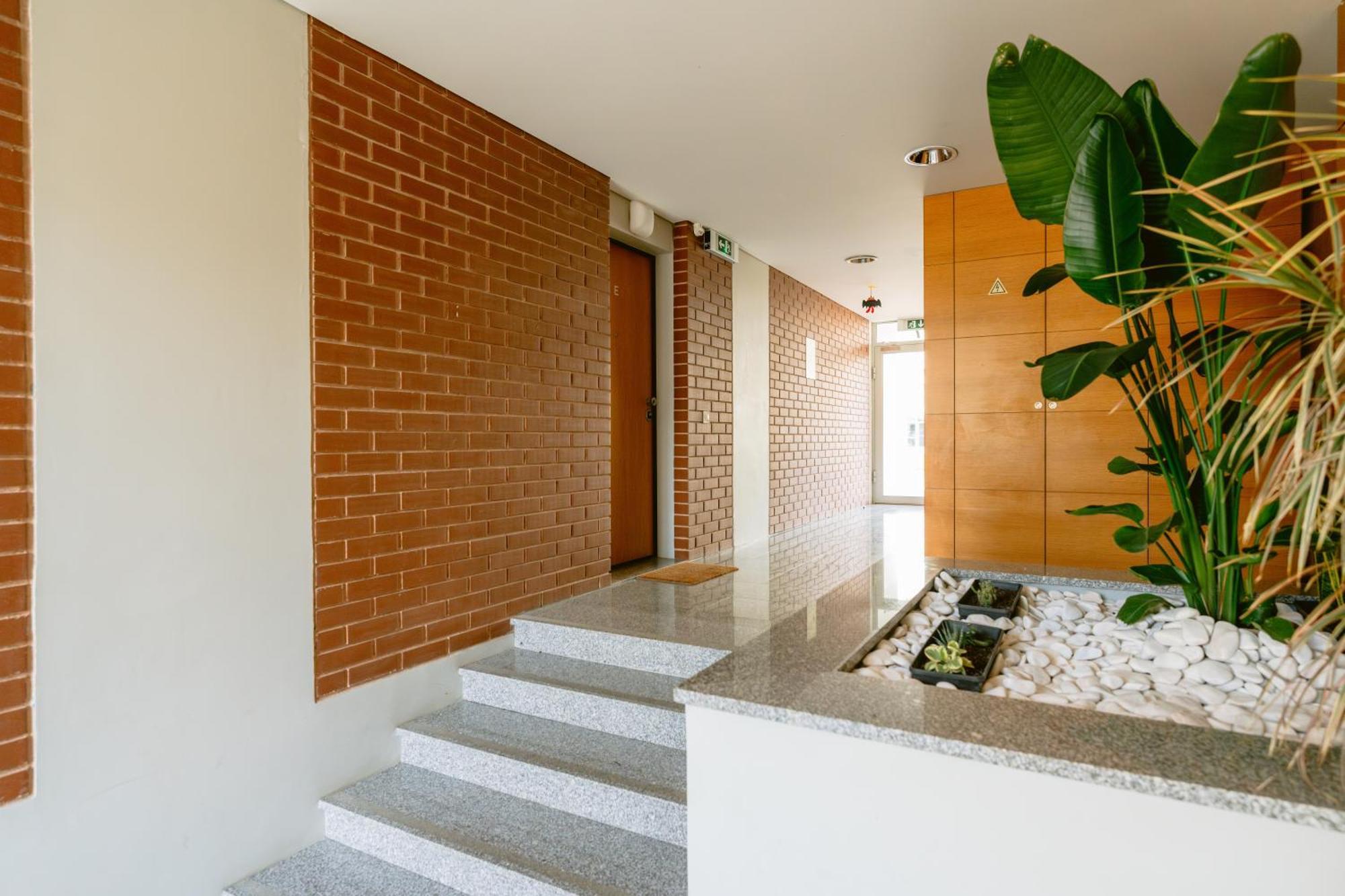 Apartment White Family House